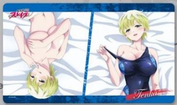 画像1: 【予約：7月2日(水)20時まで】ホビーストック　魔都精兵のスレイブ 描き下ろしラバーマット  出雲天花 競泳水着 ver.【再版】 (1)