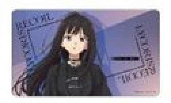 画像1: 【予約：9月21日(日)20時まで】アルマビアンカ　TVアニメ「リコリス・リコイル」 meagratiaコラボ 描き下ろし 井ノ上たきな マルチデスクマット (1)