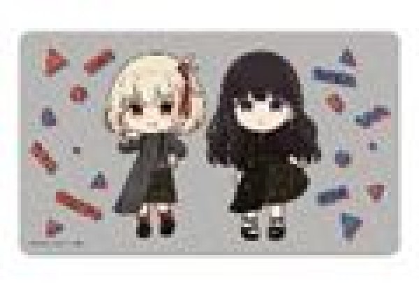 画像1: 【予約：9月21日(日)20時まで】アルマビアンカ　TVアニメ「リコリス・リコイル」 meagratiaコラボ 錦木千束&井ノ上たきな ちびキャラ マルチデスクマット ver.A (1)