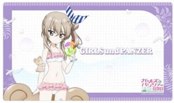 画像1: 【予約：2月10日(火)20時まで】カーテン魂／(株)キース　ガールズ＆パンツァー 最終章　描き下ろしラバーマット（島田愛里寿／リゾート水着） (1)