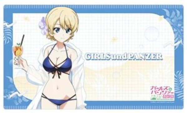 画像1: 【予約：2月10日(火)20時まで】カーテン魂／(株)キース　ガールズ＆パンツァー 最終章　描き下ろしラバーマット（ダージリン／リゾート水着） (1)
