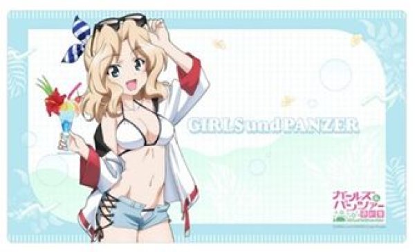 画像1: 【予約：2月10日(火)20時まで】カーテン魂／(株)キース　ガールズ＆パンツァー 最終章　描き下ろしラバーマット（ケイ／リゾート水着） (1)