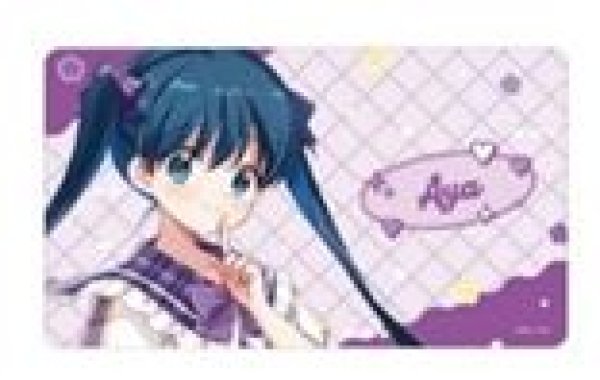 画像1: 【予約：4月21日(火)20時まで】アルマビアンカ　きんいろモザイク 原悠衣先生 描き下ろし 小路綾 アイドル風衣装ver. マルチデスクマット (1)