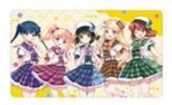 画像1: 【予約：4月21日(火)20時まで】アルマビアンカ　きんいろモザイク 原悠衣先生 描き下ろし 集合 アイドル風衣装ver. マルチデスクマット (1)