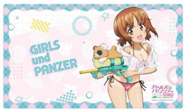 画像1: 【予約：6月9日(火)20時まで】カーテン魂／(株)キース　ガールズ＆パンツァー 最終章　描き下ろしラバーマット（西住みほ／水鉄砲 日焼けVer.） (1)