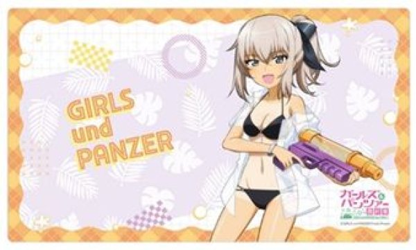 画像1: 【予約：6月9日(火)20時まで】カーテン魂／(株)キース　ガールズ＆パンツァー 最終章　描き下ろしラバーマット（逸見エリカ／水鉄砲 日焼けVer.） (1)
