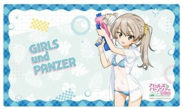 画像1: 【予約：6月9日(火)20時まで】カーテン魂／(株)キース　ガールズ＆パンツァー 最終章　描き下ろしラバーマット（島田愛里寿／水鉄砲 日焼けVer.） (1)