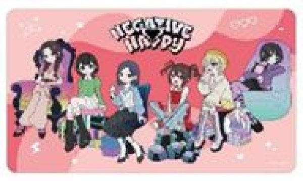 画像1: 【予約：10月3日(土)20時まで】アルマビアンカ　ネガティヴハッピィ 描き下ろし 2nd MV集合 ネガティヴver. マルチデスクマット (1)