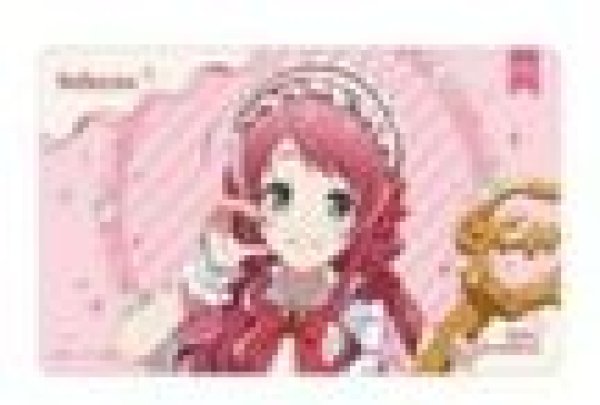画像1: 【予約：10月11日(日)20時まで】アルマビアンカ　劇場版『ゾンビランドサガ ゆめぎんがパラダイス』 描き下ろし 源 さくら お座りケーキver. マルチデスクマット (1)