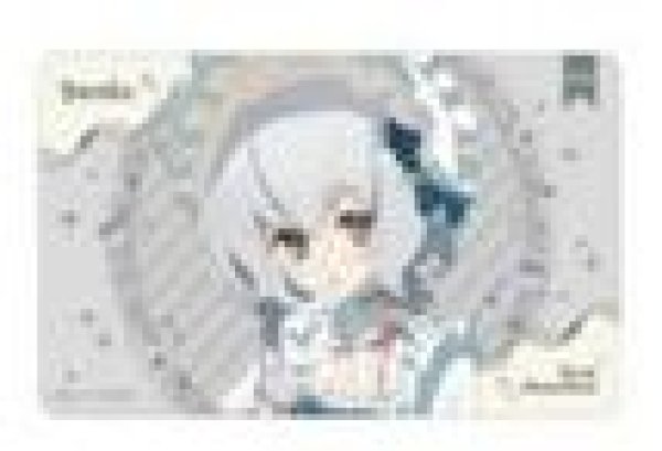 画像1: 【予約：10月11日(日)20時まで】アルマビアンカ　劇場版『ゾンビランドサガ ゆめぎんがパラダイス』 描き下ろし 紺野 純子 お座りケーキver. マルチデスクマット (1)