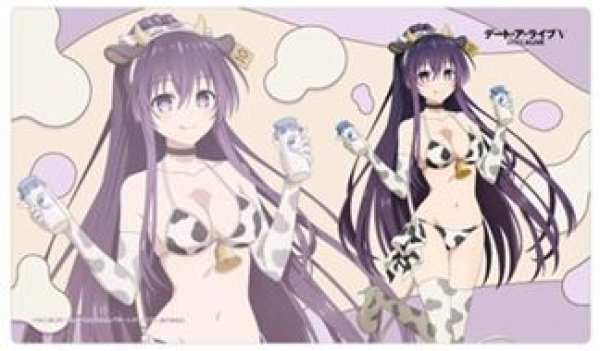 画像1: 【予約：10月11日(日)20時まで】カーテン魂／(株)キース　デート・ア・ライブV　描き下ろしラバーマット（夜刀神十香／牛柄水着） (1)