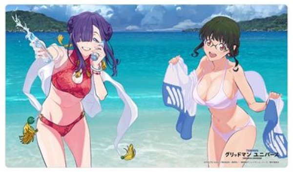 画像1: 【予約：10月25日(日)20時まで】カーテン魂／(株)キース　グリッドマン ユニバース　描き下ろしラバーマット（2代目＆ひめ／水着） (1)