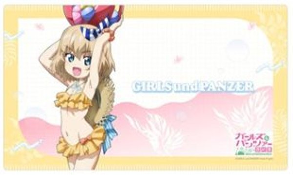 画像1: 【予約：11月24日(火)20時まで】カーテン魂／(株)キース　ガールズ＆パンツァー 最終章　描き下ろしラバーマット（カチューシャ／リゾート水着）【再販】 (1)