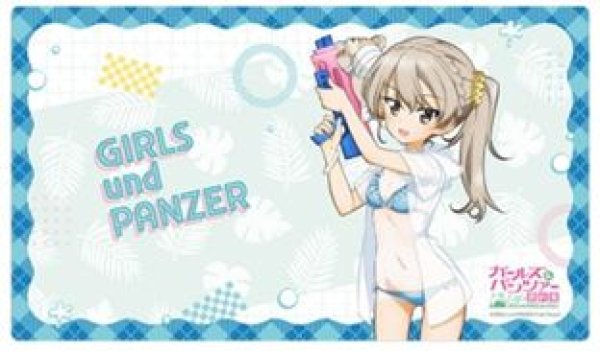 画像1: 【予約：11月24日(火)20時まで】カーテン魂／(株)キース　ガールズ＆パンツァー 最終章　描き下ろしラバーマット（島田愛里寿／水鉄砲 日焼けVer.）【再販】 (1)